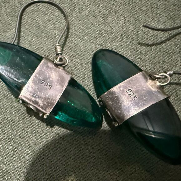 STERLING SILVER GREEN GLASS BALI DROP EARRINGS - Picture 16 of 17